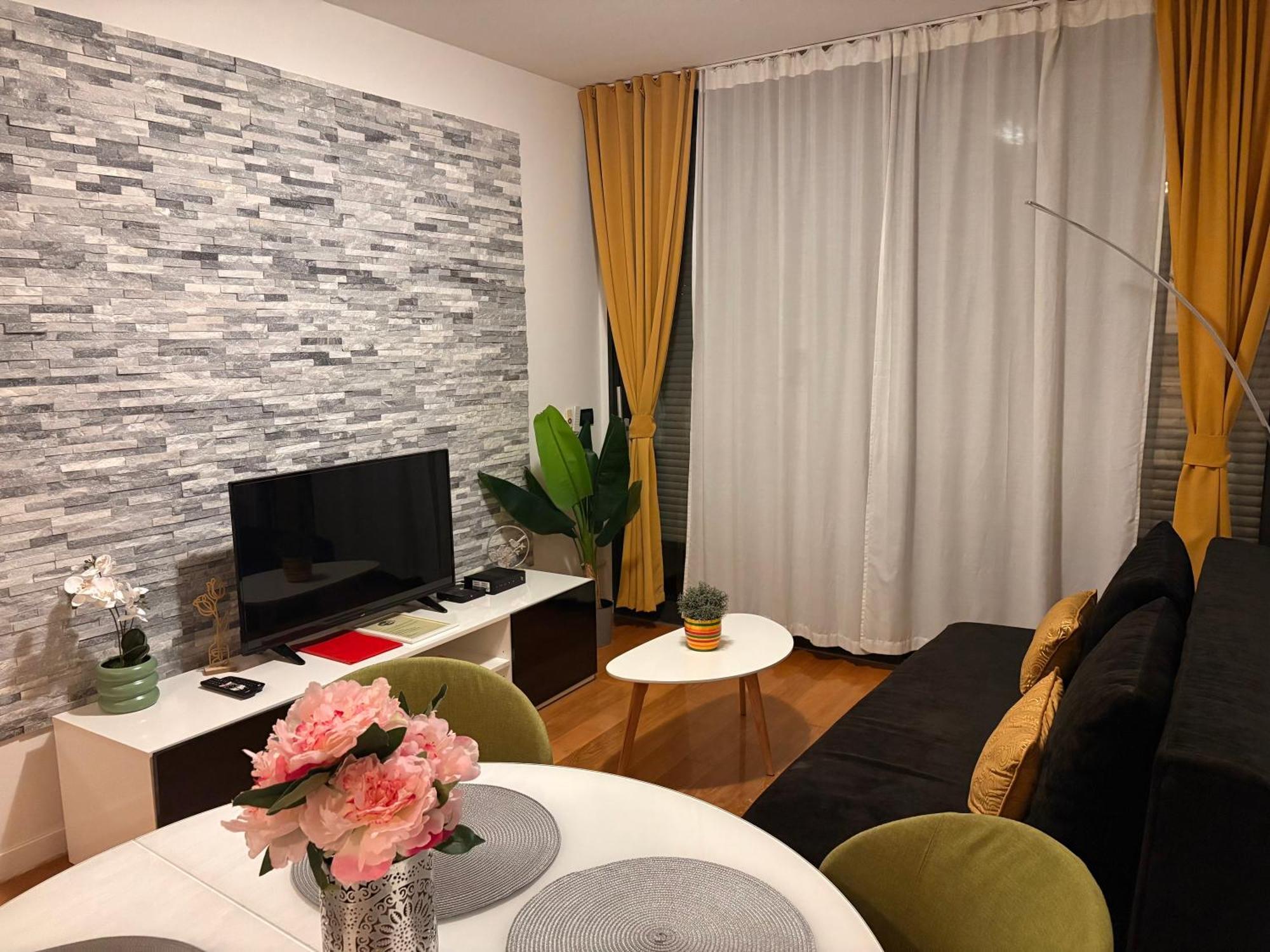 Nova Galerija Studio Ema I Apartman Anita- Parking In Garage Zagreb Ngoại thất bức ảnh